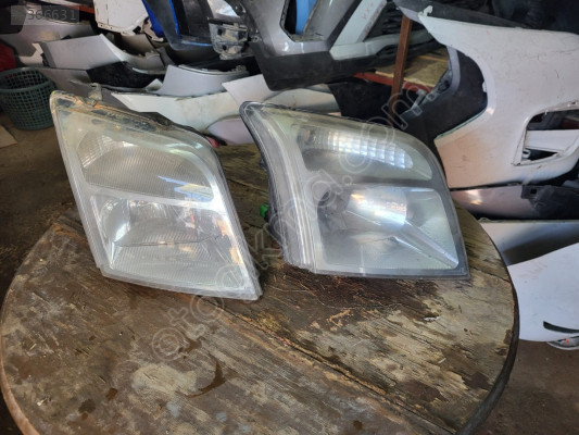 Ford cornet sağ ön far