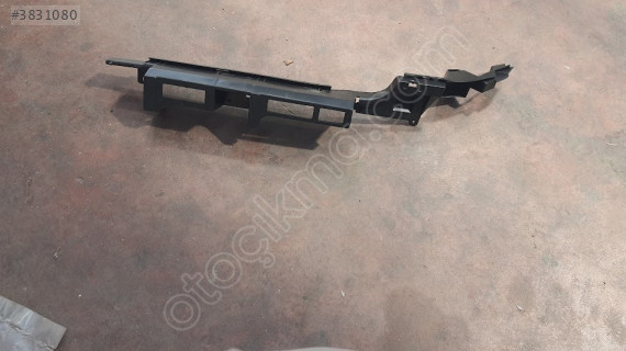peugeot 307  sag arka tampon braketi