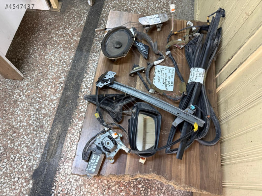 MAZDA 323 SAĞ AYNA İÇ ÜÇGEN PLASTİĞİ 96-01 MODEL