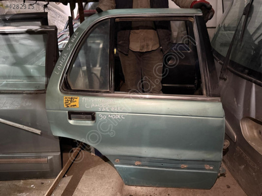 MİTSUBİSHİ LANCER SAĞ ARKA KAPI KELEBEK CAMI 90 MODEL