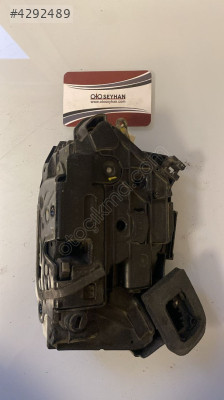 5E0839016A Passat b8 sağ arka kapı kilidi mekanizması