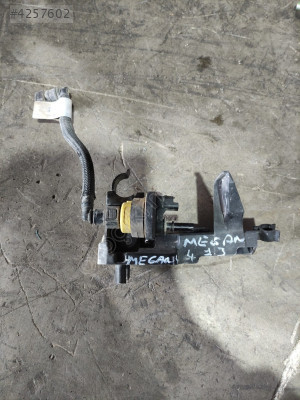 223206798 R Benzin Pompası