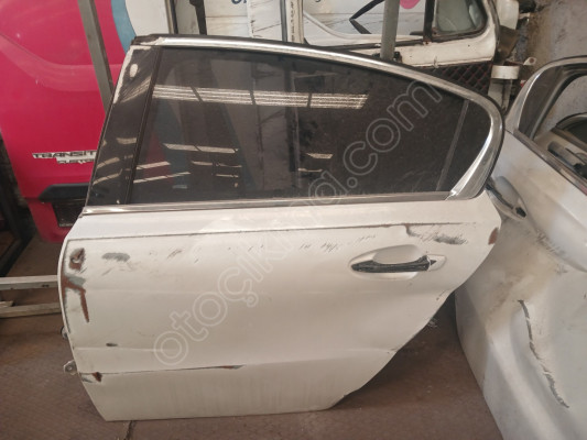 PEUGEOT 508 SOL ARKA KAPI ÇIKMA UFAK HASARLI