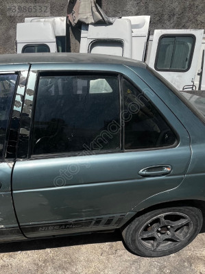 Nissan sunny kapı