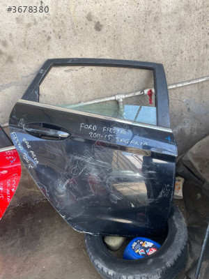 FORD FİESTA SAĞ ARKA KAPI ÇIKMA ORJİNAL