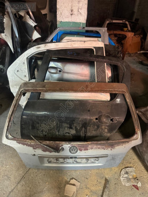 VOLKSWAGEN GOLF 3 ARKA BAGAJ KAPAĞI ÇIKMA ORJİNAL TEMSAN