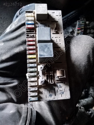 443941822 Audi 80 sigorta kutusu
