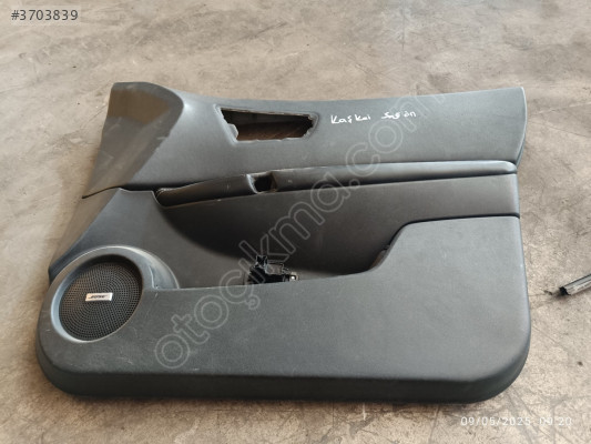 Nissan Qashqai sağ ön kapı döşemesi