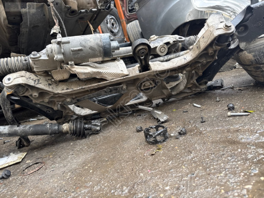 Passat b8 alt Traves motor beşiği