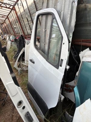 Mercedes Sprinter sağ ön kapı