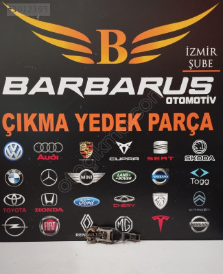 VOLKSWAGEN POLO SOL ÖN KAPI AÇMA KOLU BRAKETİ 3B0837885
