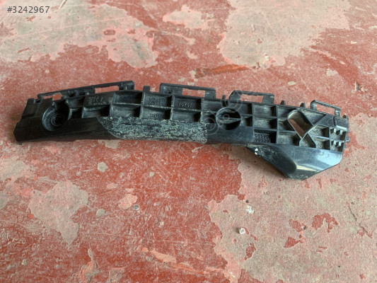 TOYOTA YARİS ARKA TAMPON BRAKETİ SAĞ 525750D130