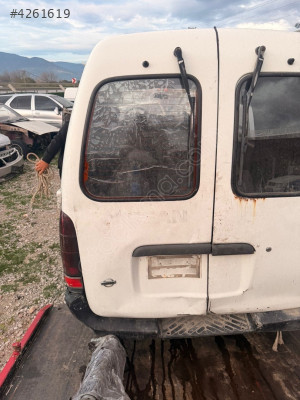 Nissan vanetta bagaj kapağı