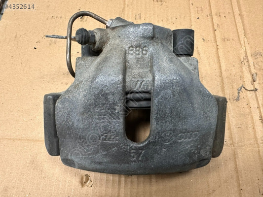 PASSAT B5 SUPERB A4 A6 FREN KALİPERİ SOL ÖN  TAŞIYICI 8E0615123A