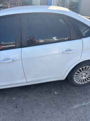 FORD FOCUS 2,5 SOL ARKA KAPI