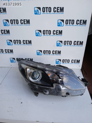 OTO CEM'DEN ÇIKMA PEUGEOT 2008 SAĞ FAR (2017)