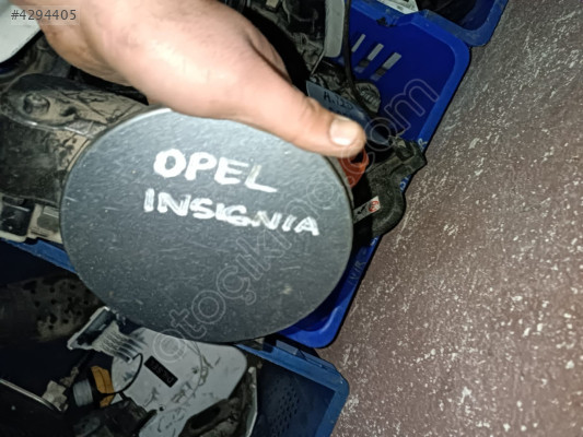 OPEL INSİGNİA A DEPO KAPAĞI