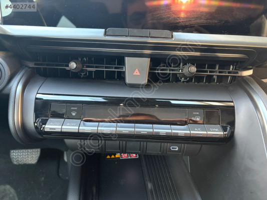 2025 Toyota C-HR 1.8 KLİMA KONTROL PANELİ