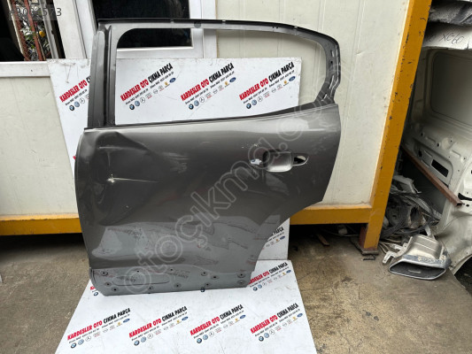 Citroen c5 aircros sol arka kapı (az hasarlı)