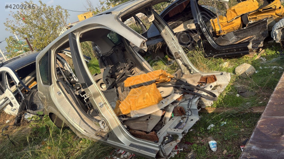 2007 grand scenic sağ arka çamurluk kesme