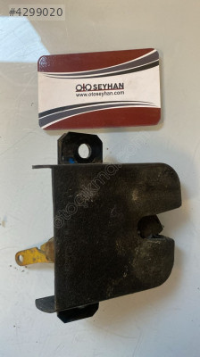 1J6827505B vw golf 4 bagaj kilidi