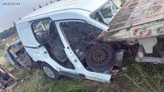 2016 Connect kesme sağ arka çamurluk