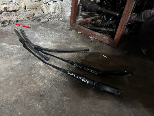 VOLKSWAGEN PASSAT B8,5 SİLECEK KOLLARI