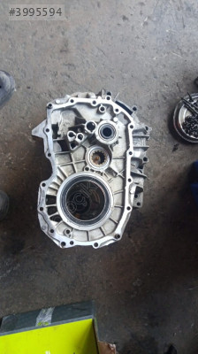 Renault 19 1.6 karbüratörlü   ön volant kapagi yedek parça