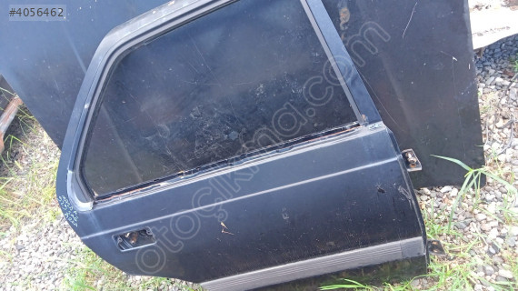 Mazda 929 sağ arka kapi