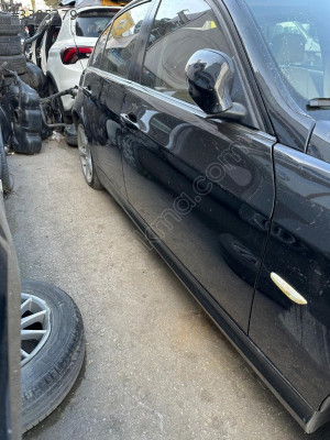 BMW E90 SAĞ ÖN KAPI
