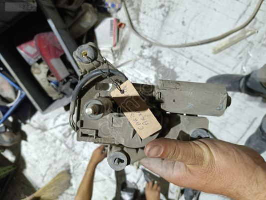 mitsubishi carisma  arka silecek motoru . Son olur fiyat
