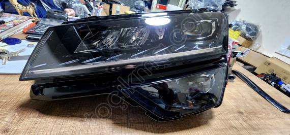 SKODA KAROQ SOL FAR  57B941015B
