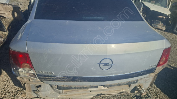 OPEL ASTRA ARKA BAGAJ KAPAĞI 2012