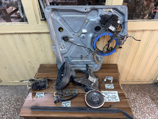 VOLKSWAGEN TRANSPORTER T5 SOL ÖN KAPI CAM KRİKOSU 04-12 MODEL
