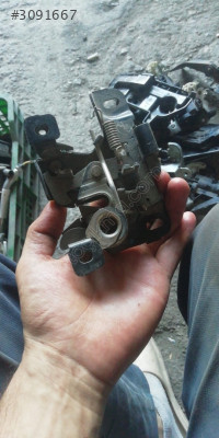 8D0823509 Audi A4 A6 motor kaput kilidi