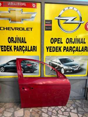 Opel Corsa f sağ ön kırmızı kapı çıkma