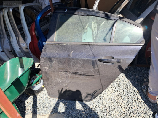 Opel insignia sol arka kapi