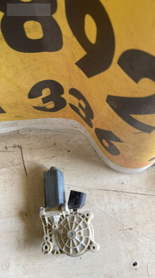 Bmw X3 F25 Modeli Sol Arka Cam Motoru - 7322747