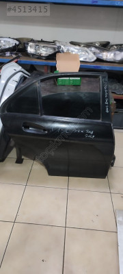 MERCEDES C180 SAĞ ARKA KAPI