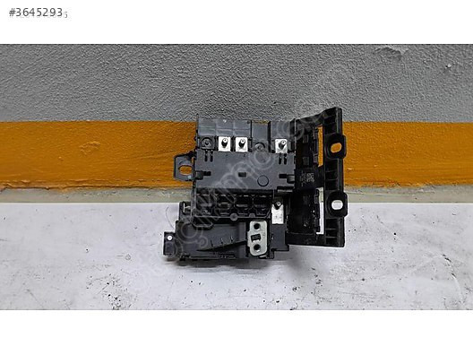 BMW 5 2017 2023 G30 ARKA DAĞITICI SİGORTA KUTUSU 6802943-02