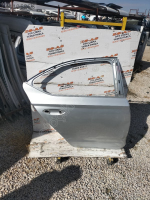 Oktavia çıkma sağ arka kapı 2023-2025