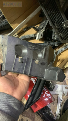 FORD COURIER SOL ÖN TAMPON BRAKETİ ORJİNAL ÇIKMA 2014-20