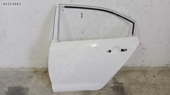 Toyota corrolla sol arka kapi