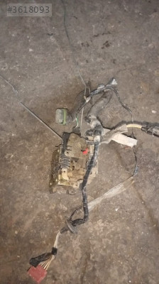 Megane 1 sağ sol ön kapı kilitleri tane yedek parça