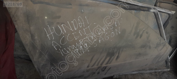 Hyundai Accent 1999 model sağ ön kapı camı