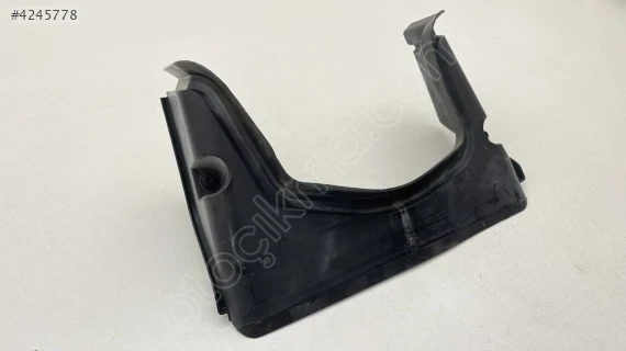 8W1819979A  AUDİ A4 A5 2016 ÖN SİLECEK TABLASI YAĞMUR OLUĞU