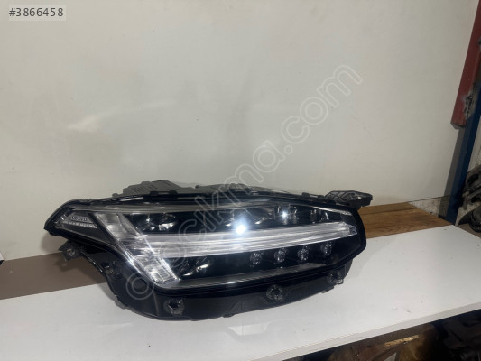 Volvo xc90 sağ ön far tek beyin siyah soket