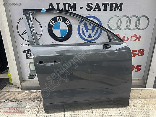 Audi Q3 2021 sağ ön kapı