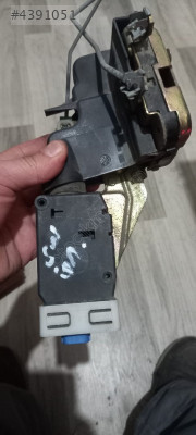 Mitsubishi Carisma sol ön kapı kilit motoru