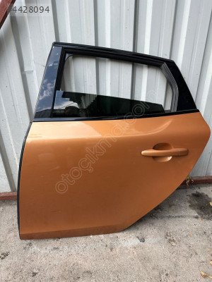 VOLVO V40 SOL ARKA KAPI HATASIZ BOYASIZ ORJİNALL ÇIKMA